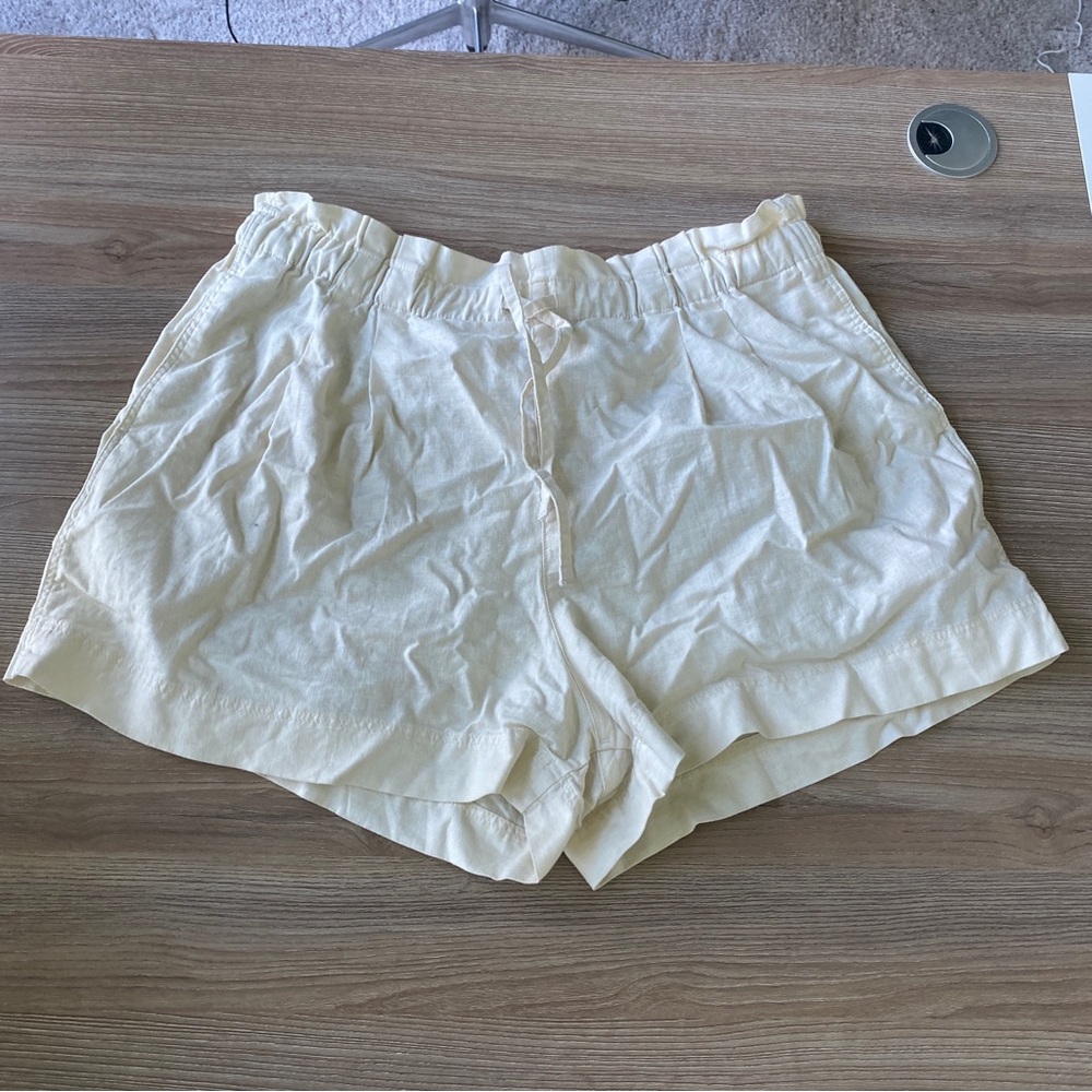 Cream linen Uniqlo shorts